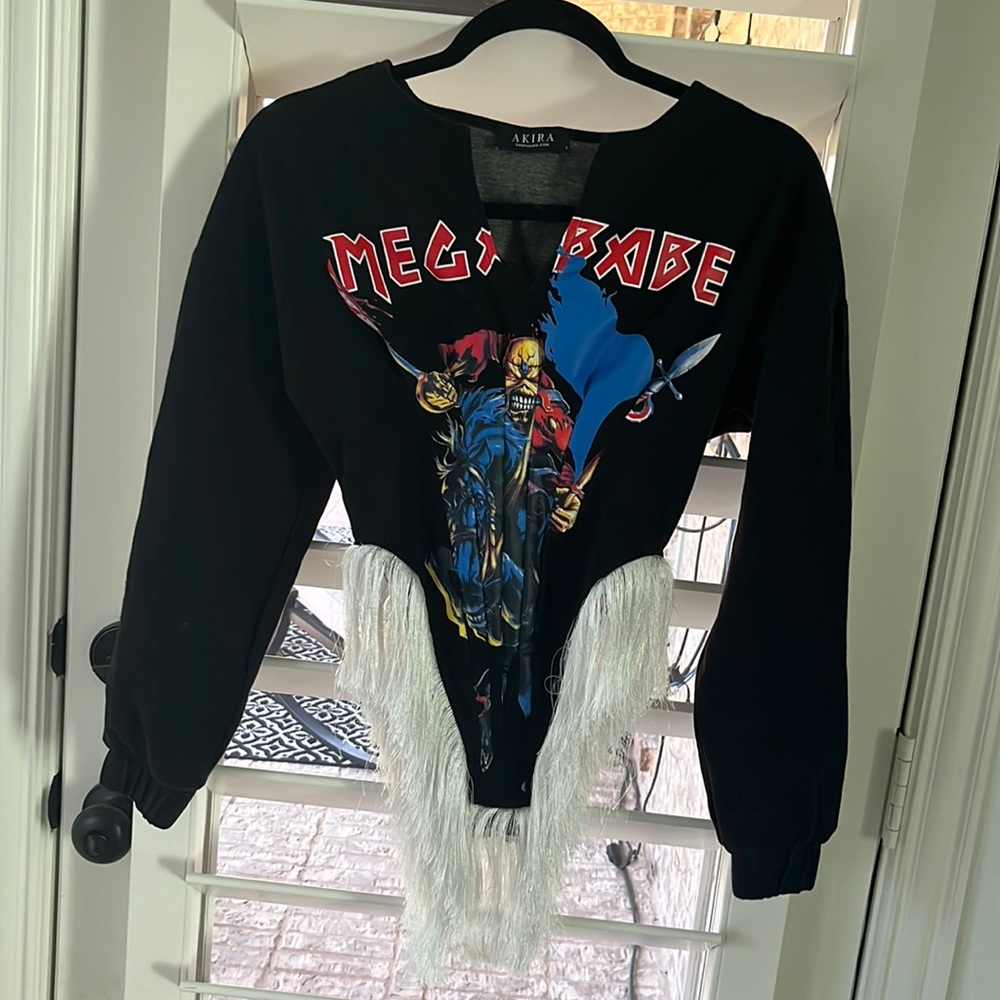 Akira top